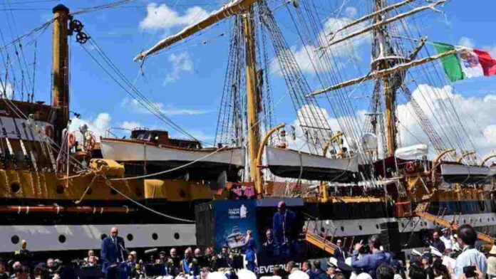 Vespucci, la nave dell'Invest in Italy